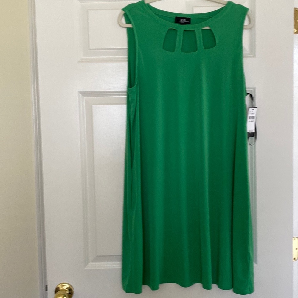 AGB Cutout Neckline Dress. Billowy sleeveless dress with adorable neckline.